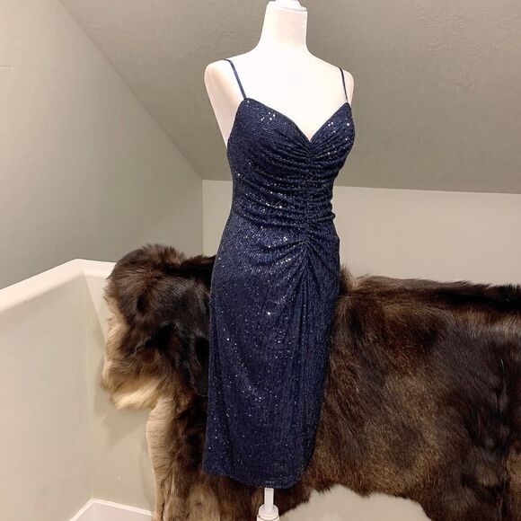 New Knee-length Sparkly Sequined Cocktail Party Dress - Picture 7 of 14